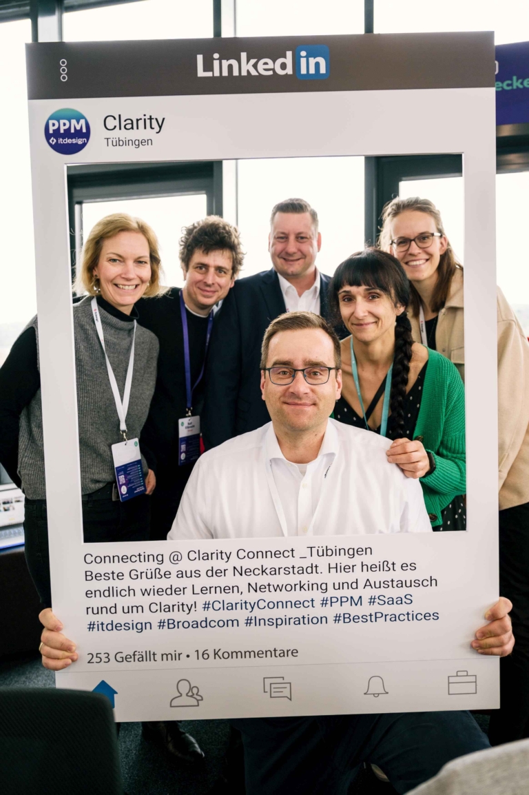 Photo corner with customers, partners and itdesign at Clarity Connect 2024